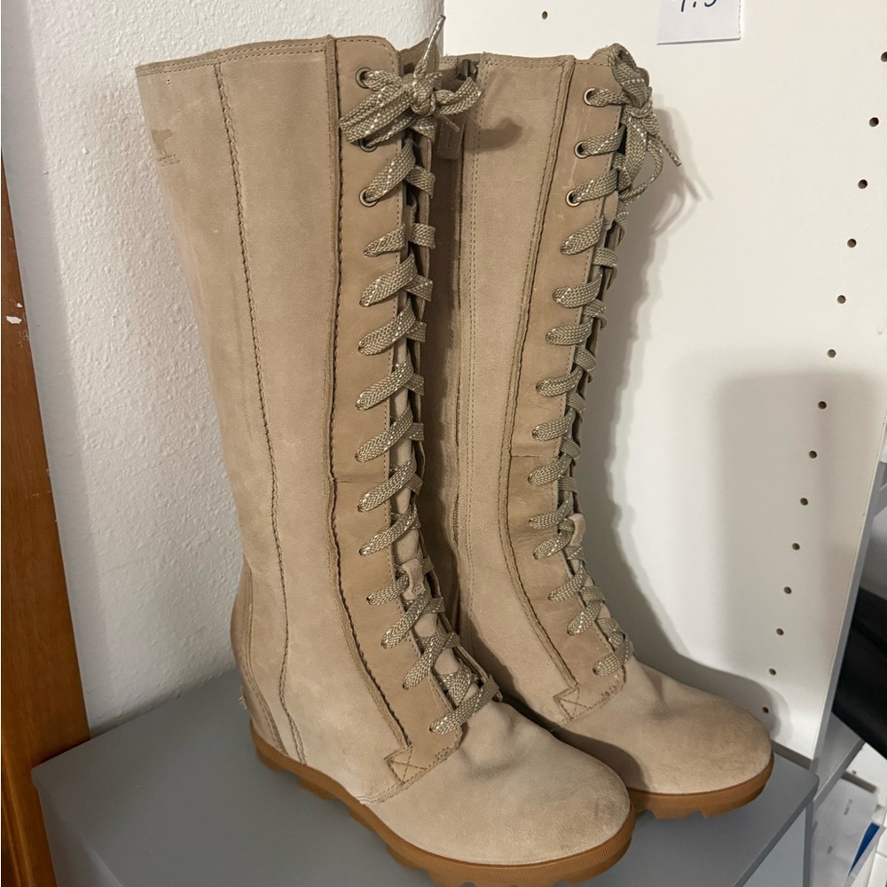 Sorel Women's 9.5 Tan “Cate the Great” Lace-Up Boots